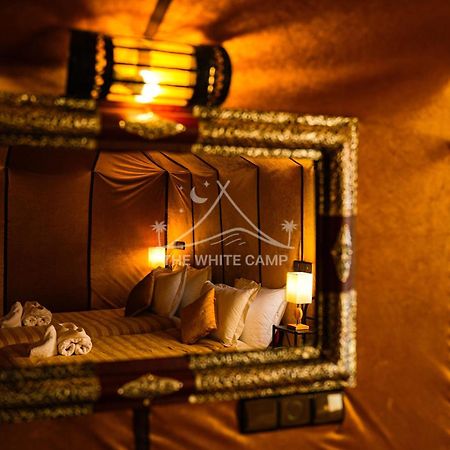 The White Camp - Your Merzouga Luxury Desert Camp & Erg Chebbi Dunes Camel Riding المظهر الخارجي الصورة