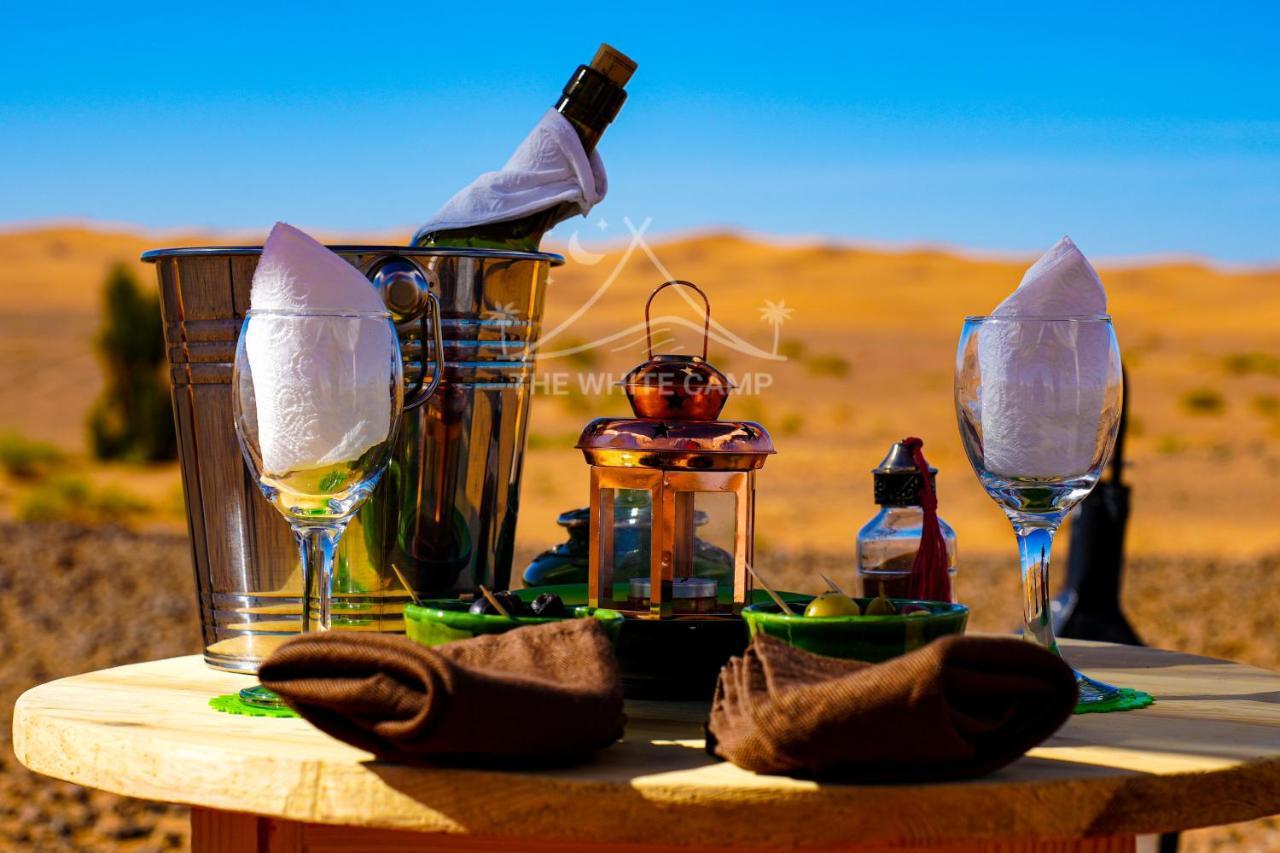 The White Camp - Your Merzouga Luxury Desert Camp & Erg Chebbi Dunes Camel Riding المظهر الخارجي الصورة