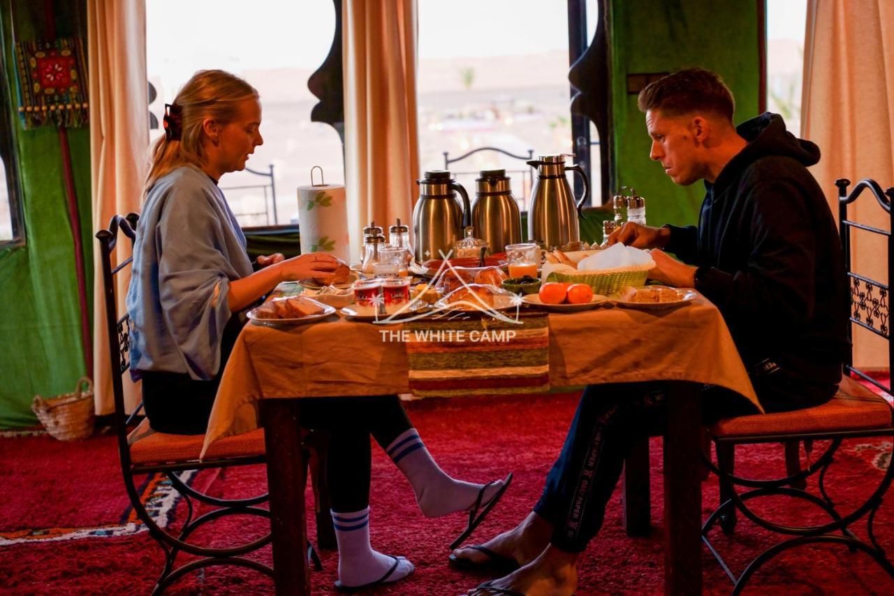 The White Camp - Your Merzouga Luxury Desert Camp & Erg Chebbi Dunes Camel Riding المظهر الخارجي الصورة