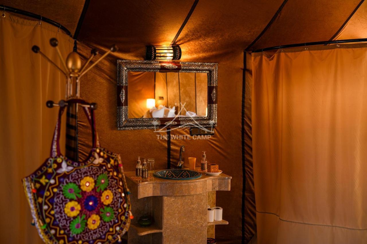 The White Camp - Your Merzouga Luxury Desert Camp & Erg Chebbi Dunes Camel Riding المظهر الخارجي الصورة