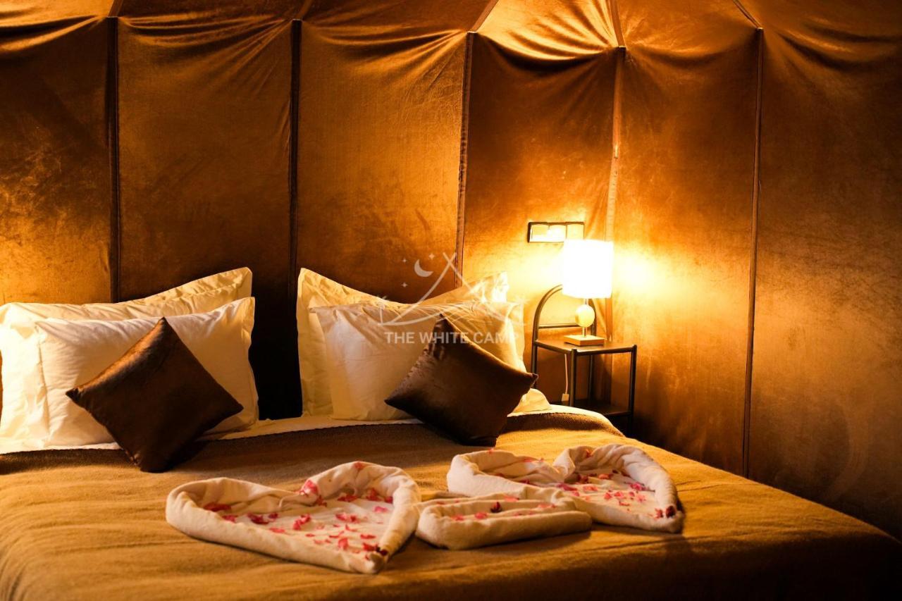 The White Camp - Your Merzouga Luxury Desert Camp & Erg Chebbi Dunes Camel Riding المظهر الخارجي الصورة