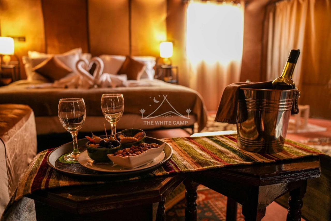 The White Camp - Your Merzouga Luxury Desert Camp & Erg Chebbi Dunes Camel Riding المظهر الخارجي الصورة
