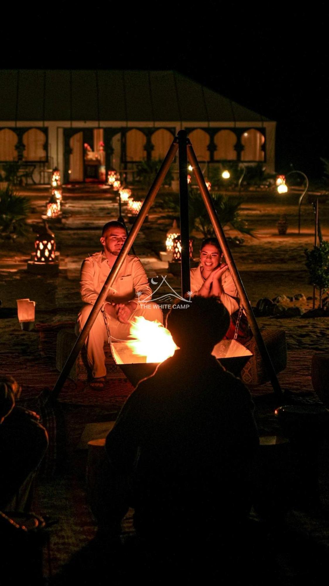 The White Camp - Your Merzouga Luxury Desert Camp & Erg Chebbi Dunes Camel Riding المظهر الخارجي الصورة