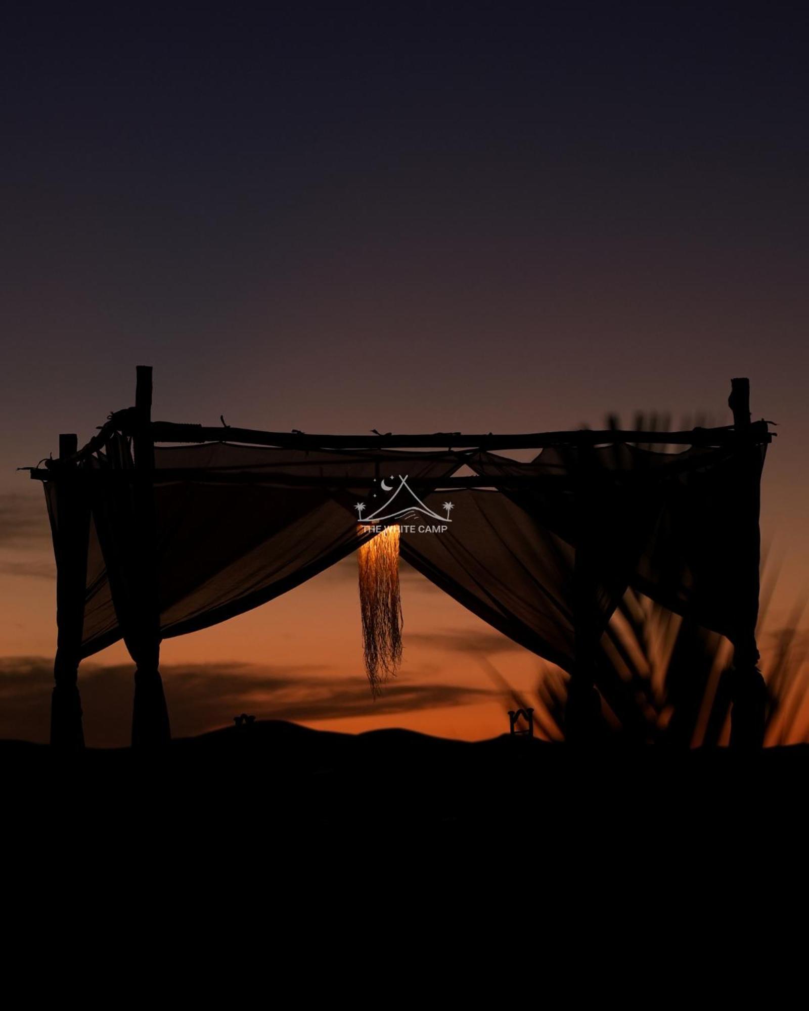 The White Camp - Your Merzouga Luxury Desert Camp & Erg Chebbi Dunes Camel Riding المظهر الخارجي الصورة
