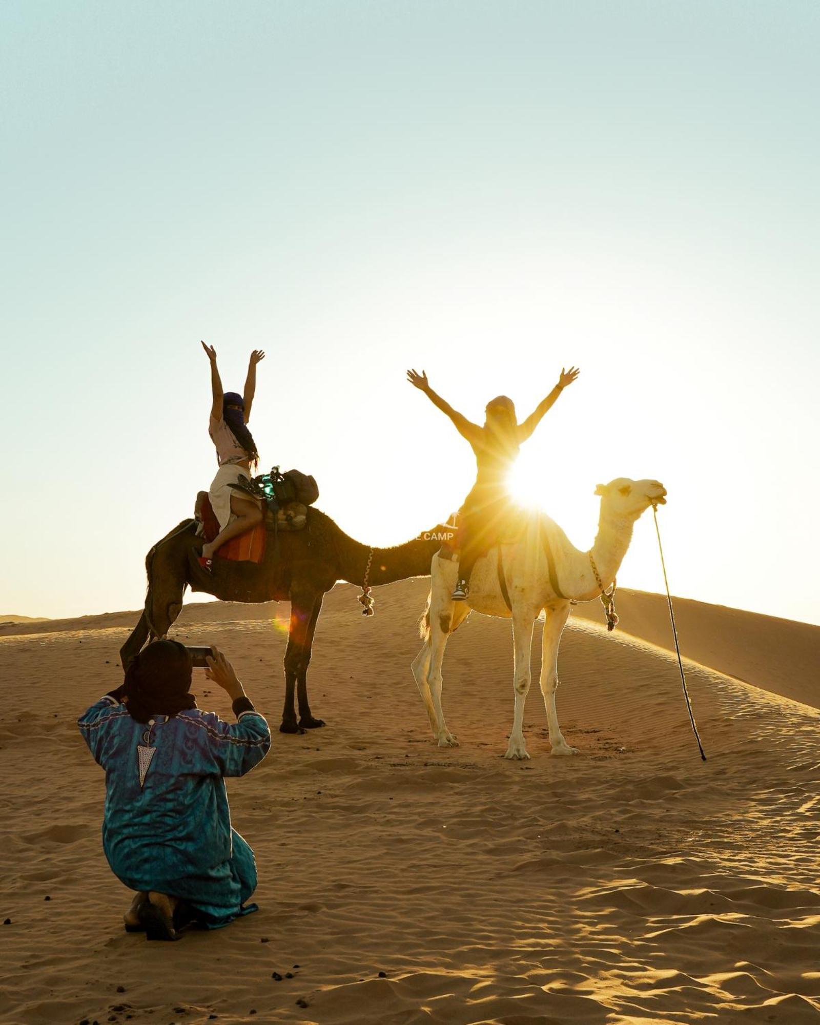 The White Camp - Your Merzouga Luxury Desert Camp & Erg Chebbi Dunes Camel Riding المظهر الخارجي الصورة