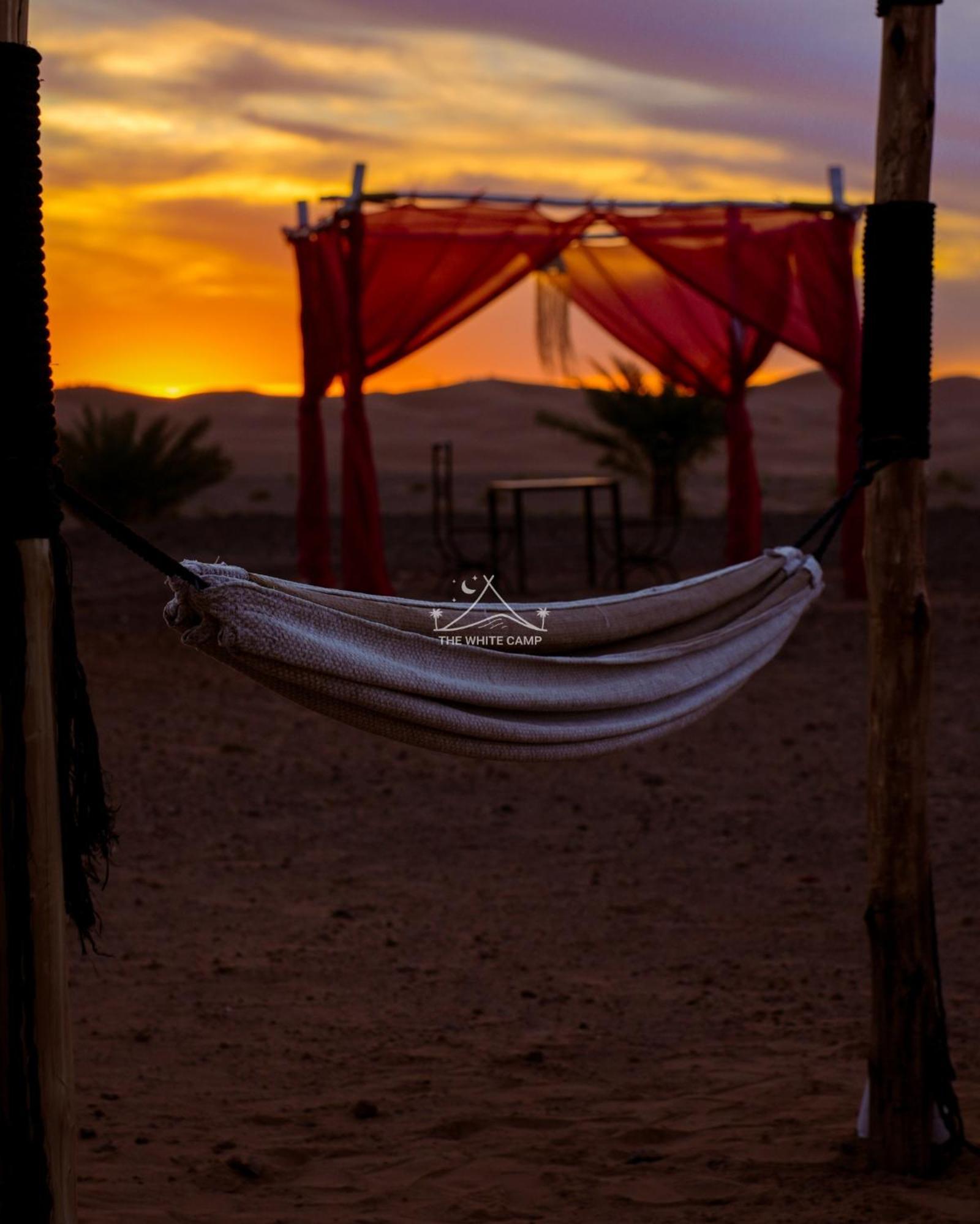 The White Camp - Your Merzouga Luxury Desert Camp & Erg Chebbi Dunes Camel Riding المظهر الخارجي الصورة