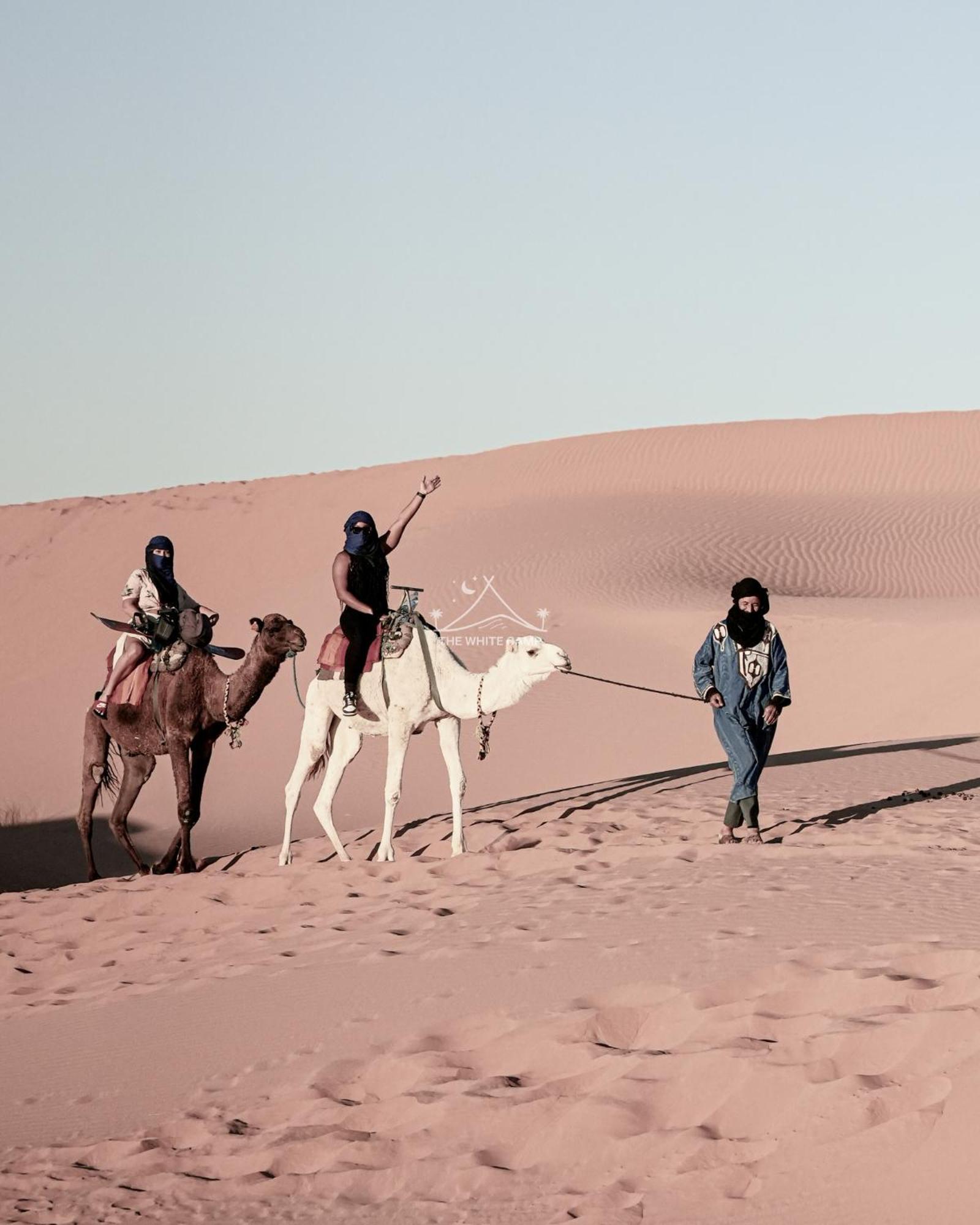 The White Camp - Your Merzouga Luxury Desert Camp & Erg Chebbi Dunes Camel Riding المظهر الخارجي الصورة