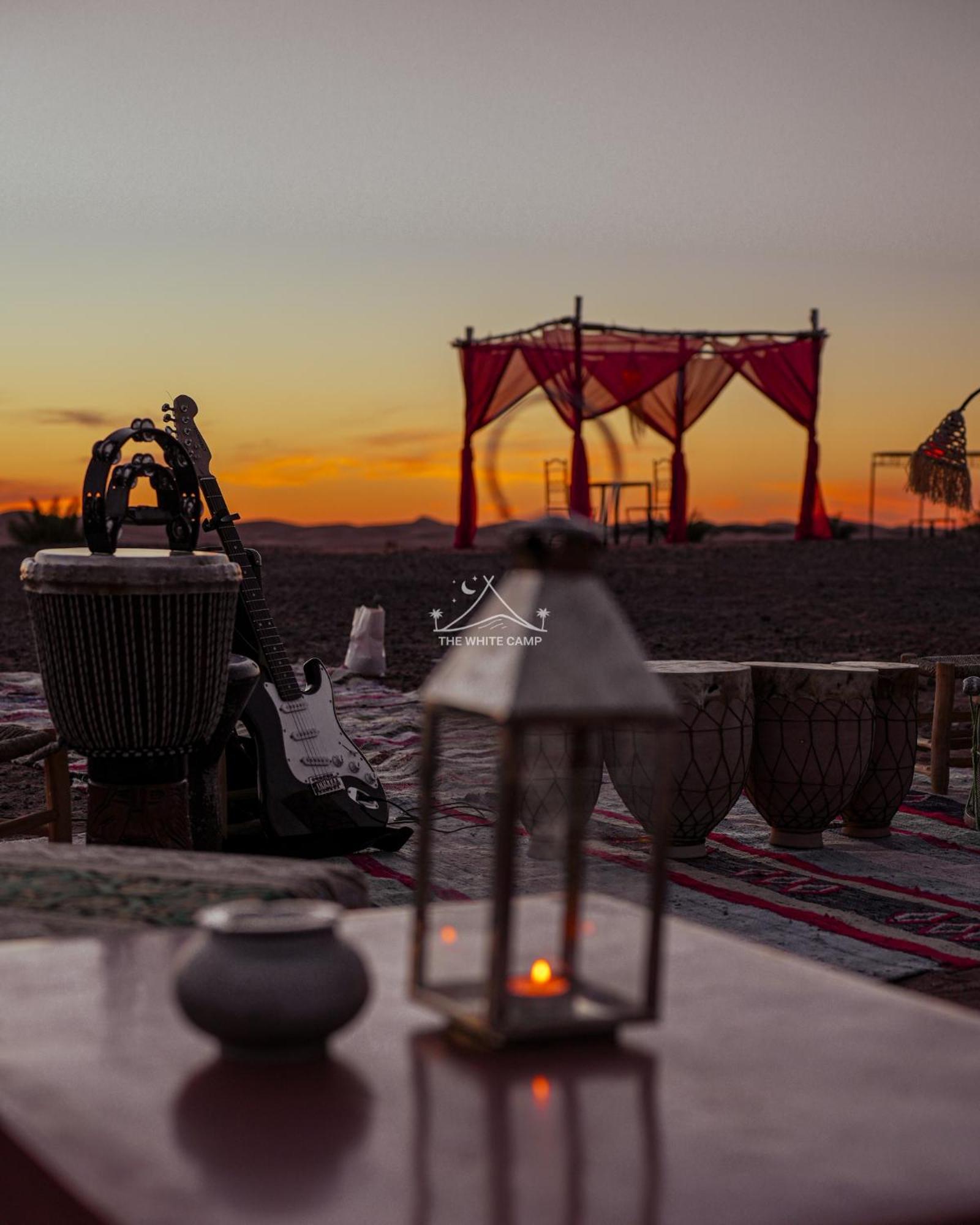 The White Camp - Your Merzouga Luxury Desert Camp & Erg Chebbi Dunes Camel Riding المظهر الخارجي الصورة