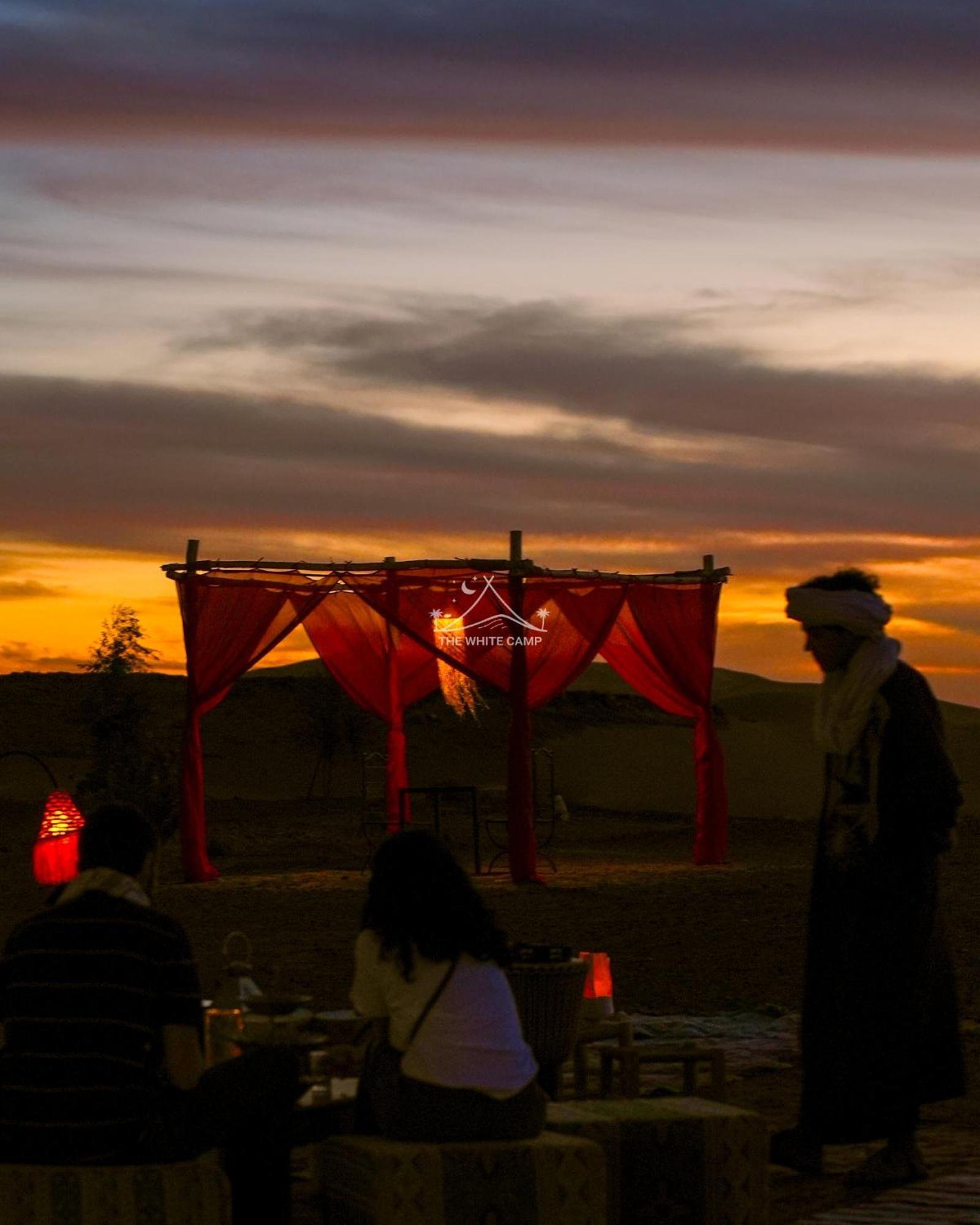 The White Camp - Your Merzouga Luxury Desert Camp & Erg Chebbi Dunes Camel Riding المظهر الخارجي الصورة