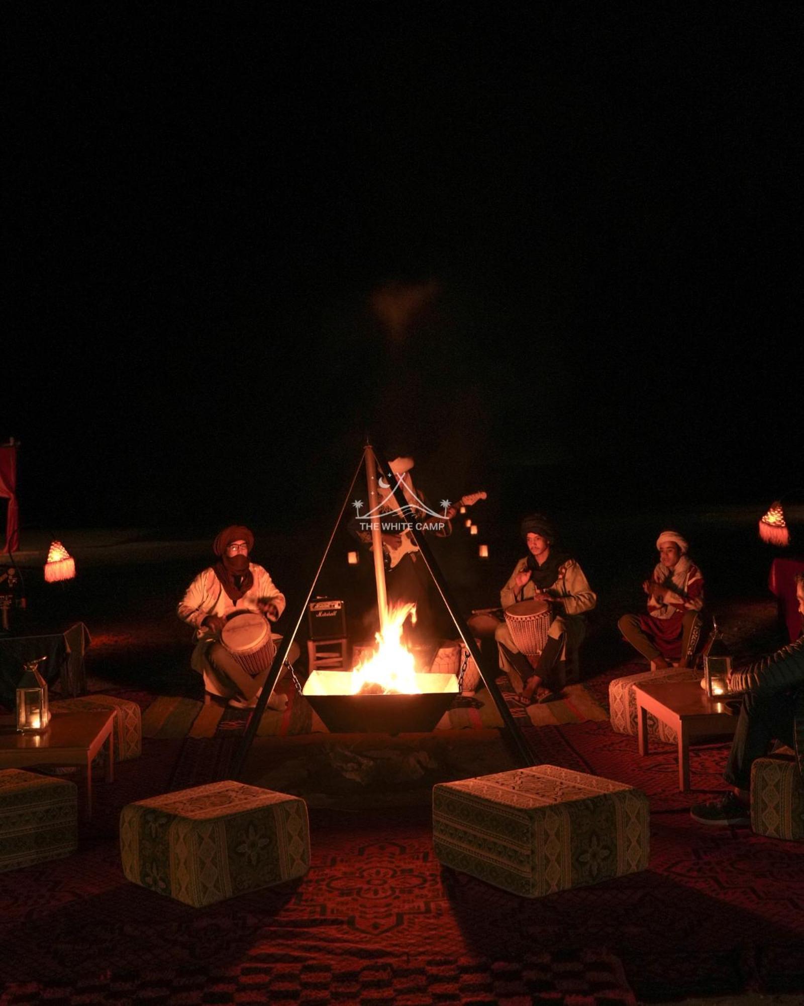 The White Camp - Your Merzouga Luxury Desert Camp & Erg Chebbi Dunes Camel Riding المظهر الخارجي الصورة