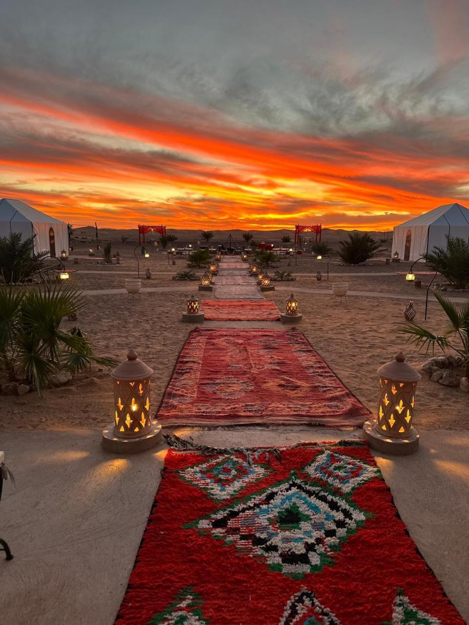 The White Camp - Your Merzouga Luxury Desert Camp & Erg Chebbi Dunes Camel Riding المظهر الخارجي الصورة
