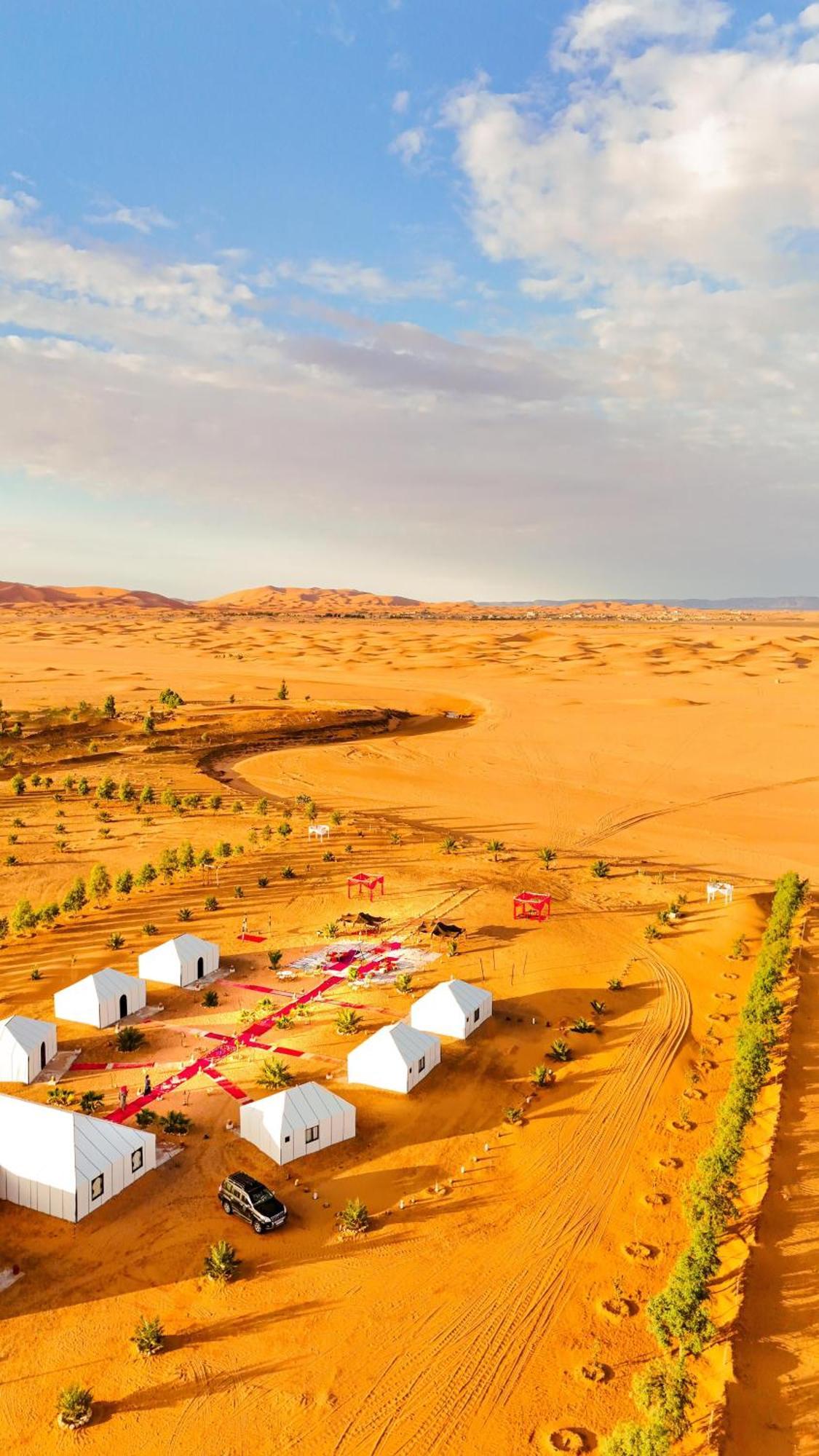 The White Camp - Your Merzouga Luxury Desert Camp & Erg Chebbi Dunes Camel Riding المظهر الخارجي الصورة